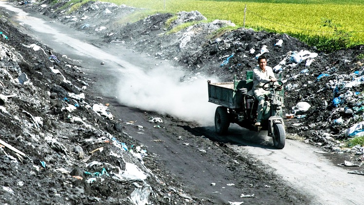 Ngột ngạt với khói bụi và hàng trăm ngàn tấn xỉ thải tái chế nhôm