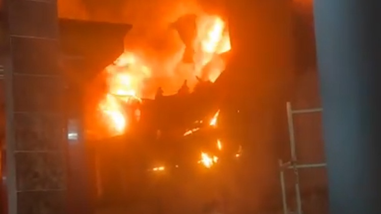 Cháy nhà trong hẻm tại quận Bình Tân, người phụ nữ ở nhà kế bên chết ngạt