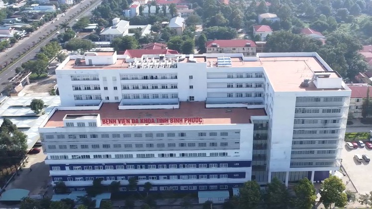 Điều tra vụ nam thanh niên tử vong, nghi rơi lầu bệnh viện ở Bình Phước
