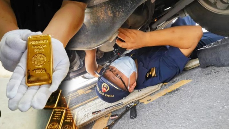 Hải quan Trung Quốc phát hiện 72 thỏi vàng nguyên chất giấu trong ô tô