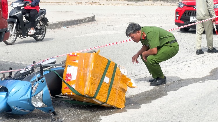 Thanh niên đi giao hàng bị xe tải cán tử vong