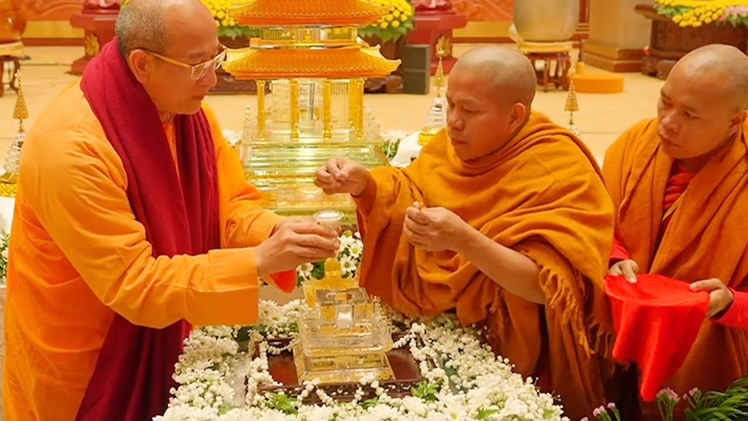 Giải trình của chùa Ba Vàng về việc trưng bày xá lợi tóc Đức Phật