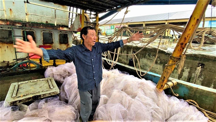 Video: Tàu cá của ngư dân Quảng Nam bị nhóm người Trung Quốc ép cắt phá ngư cụ, lấy hết hải sản