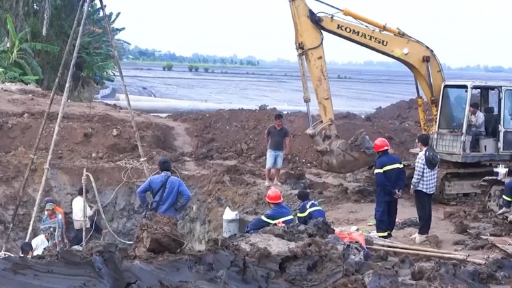 Video: Yêu cầu sớm công bố kết quả điều tra vụ bé Hạo Nam rơi vào trụ bê tông