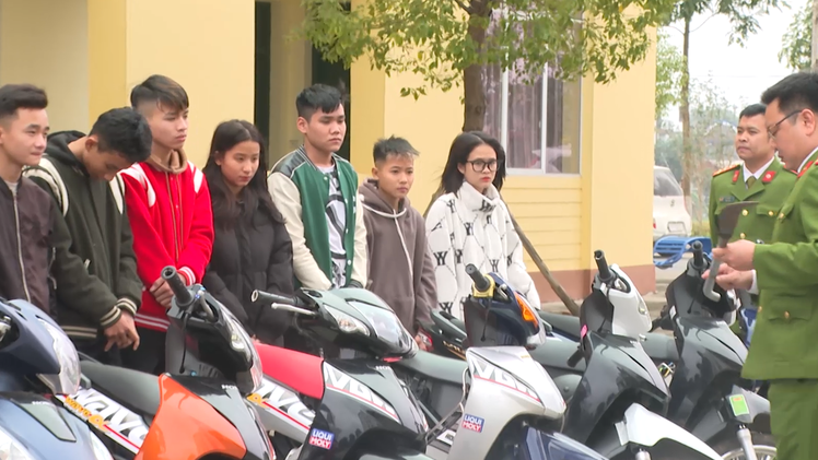 Video: Khởi tố nhóm thanh niên ở Phú Thọ chặn đánh người đi xe máy biển số 88 tỉnh Vĩnh Phúc