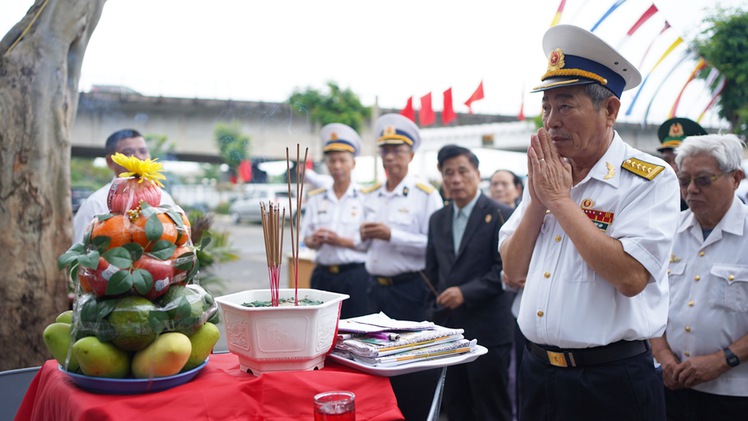 Video: Rưng rưng lễ giỗ 64 liệt sĩ Gạc Ma tại Đà Nẵng