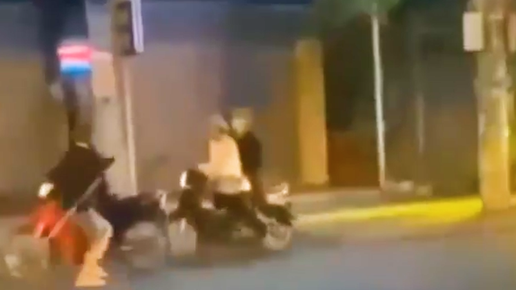 Video: Tạm giữ 6 thanh niên truy sát nhau bằng dao phóng lợn ở Bảo Lộc