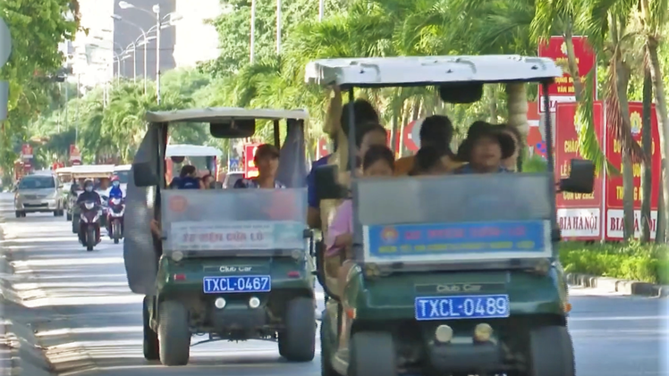 Video: Hàng trăm xe điện chở khách du lịch không thể đăng kiểm, chủ xe kêu cứu