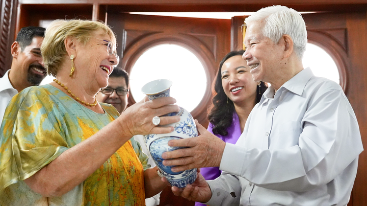 Video: Cuộc hội ngộ giữa nguyên Chủ tịch nước Nguyễn Minh Triết và nguyên Tổng thống Chile Michelle Bachelet