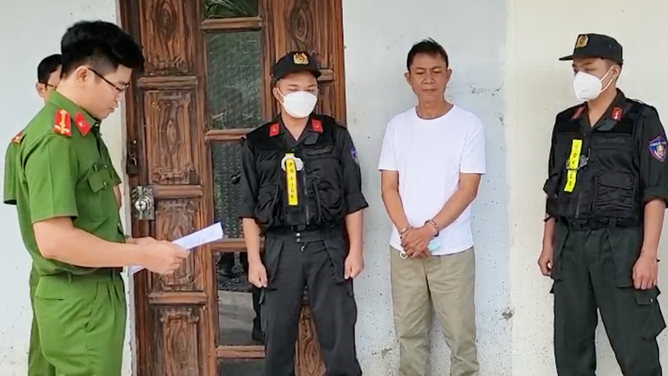 Video: Bắt giám đốc trung tâm nhận hối lộ để cấp chứng chỉ thuyền trưởng 'lụi'