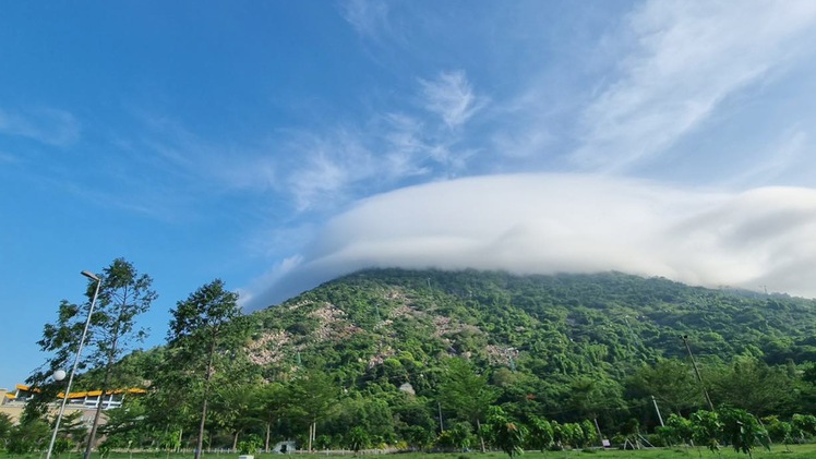 Video: 'Dĩa mây' lại xuất hiện trên núi Bà Đen
