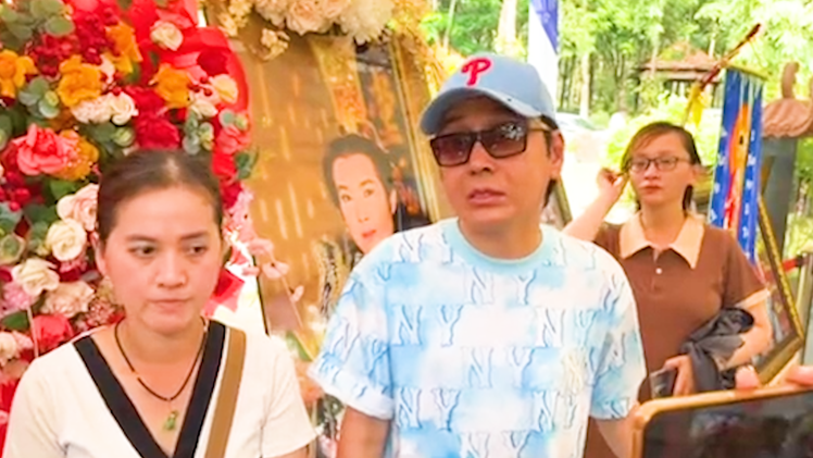 Xôn xao về hợp đồng truyền thông liên quan đám tang nghệ sĩ Vũ Linh