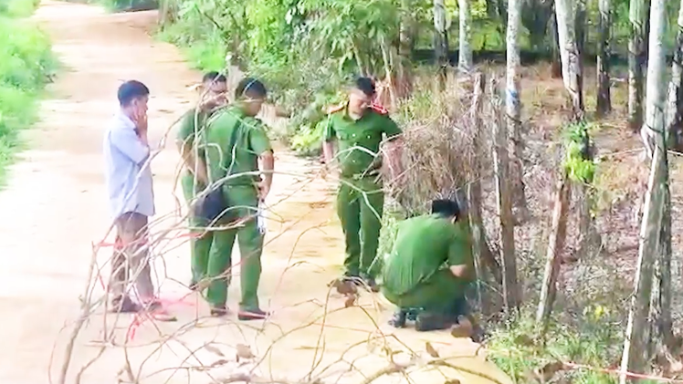 Người mẹ liên quan 'thi thể bé trai mất một chân cạnh lô cao su' khai gì?