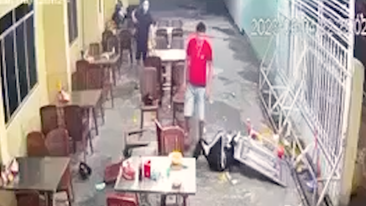 Người đàn ông đánh phụ nữ tại quán ăn ở Cà Mau bị phạt 6,5 triệu đồng