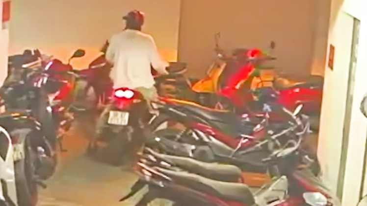 Toàn bộ diễn biến nghi phạm đột nhập hầm chung cư trộm xe máy