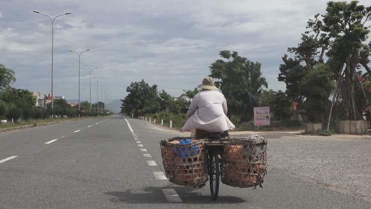 Góc nhìn trưa nay: Người đạp xe thồ gốm cuối cùng ở Hội An