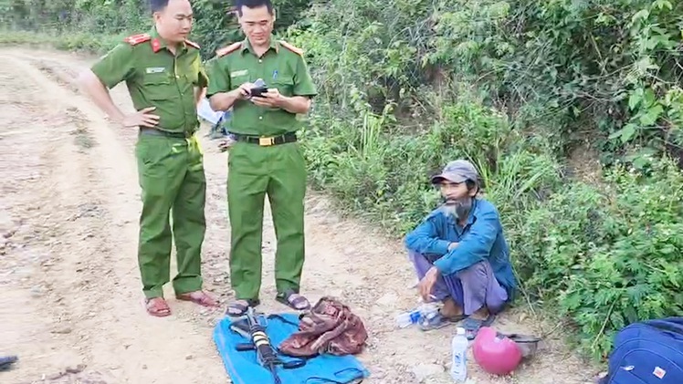 Bắt nghi phạm mang súng AR-15 và đạn từ Gia Lai đến Phú Yên