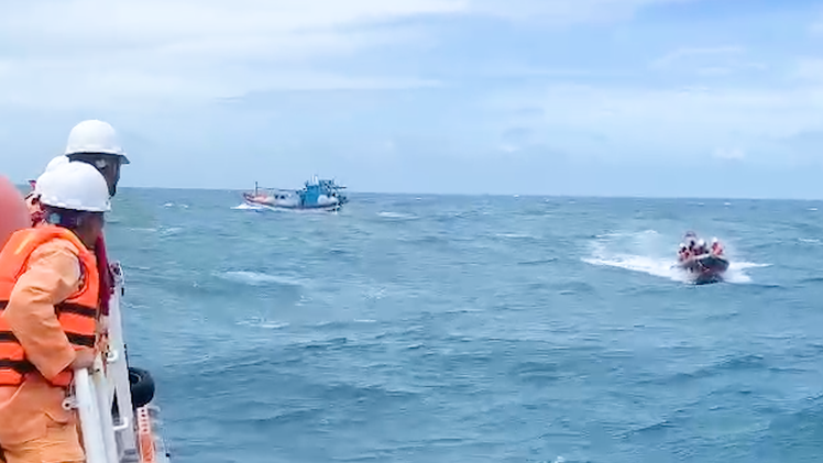 Chìm tàu cá ở biển Côn Đảo, 10 ngư dân trên tàu được cứu