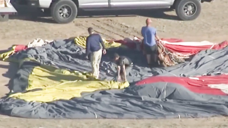 Khinh khí cầu rơi ở sa mạc, 4 người chết