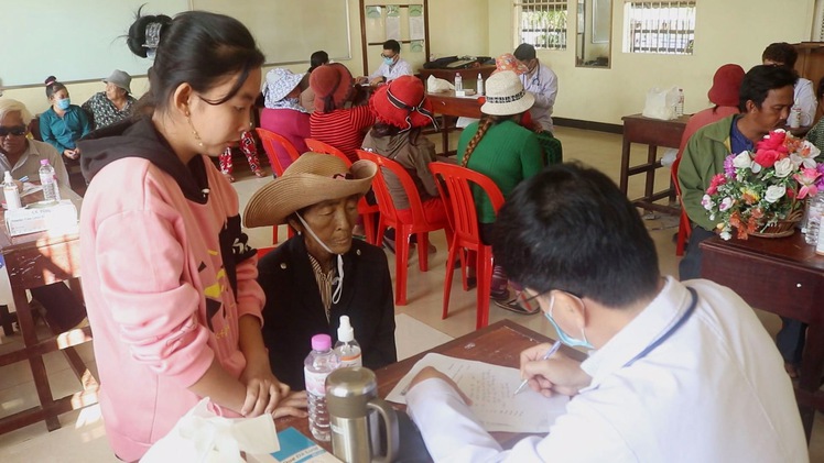 Góc nhìn trưa nay: Vượt hàng trăm cây số để chăm sóc sức khỏe cho kiều bào ở Campuchia