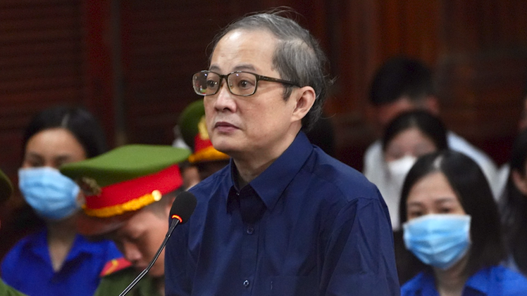 Cựu giám đốc Nguyễn Minh Quân bị đề nghị truy tố thêm tội liên quan vụ Việt Á