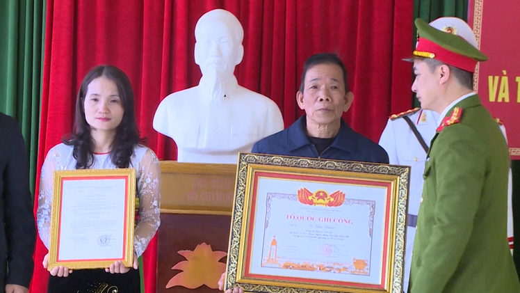 Hy sinh khi đánh án ma túy, trung tá Vi Văn Luân được truy tặng liệt sĩ, trao bằng Tổ quốc ghi công