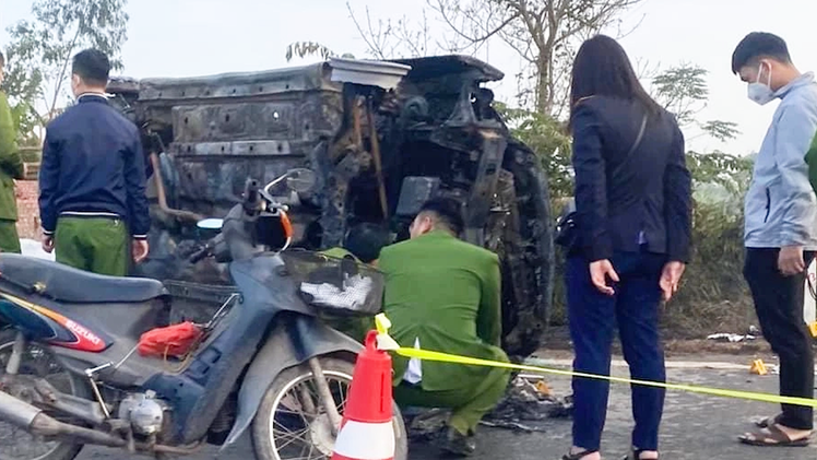 Camera quay cảnh ô tô bị tai nạn bốc cháy, một trung úy công an tử vong