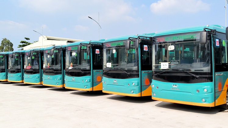 Cận cảnh 150 chiếc xe buýt điện sẵn sàng chạy cùng metro số 1 ở TP.HCM