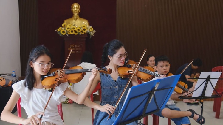 Góc nhìn trưa nay | Lớp học đàn violin miễn phí giữa trung tâm TP.HCM