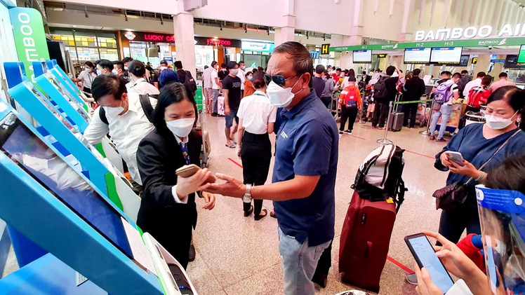 Hành khách bị delay khi đi máy bay dịp Tết, được bồi thường ra sao?