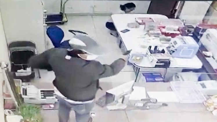 Camera ghi hình người đàn ông nổ súng cướp ngân hàng tại Lâm Đồng