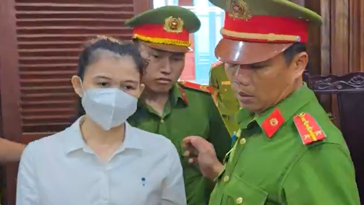 Video dẫn giải bà Hàn Ni, ông Trần Văn Sỹ ra tòa vụ 'phản biện' bà Phương Hằng