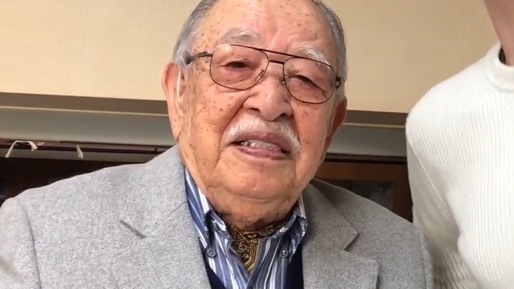 Cha đẻ của chiếc máy karaoke đầu tiên trên thế giới qua đời ở tuổi 100
