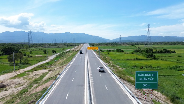 Flycam cao tốc Cam Lâm - Vĩnh Hảo đi qua 3 tỉnh, trước ngày thông xe