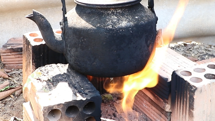 Người dân ở Lâm Đồng phát hiện luồng khí có thể dùng nấu ăn khi khoan giếng
