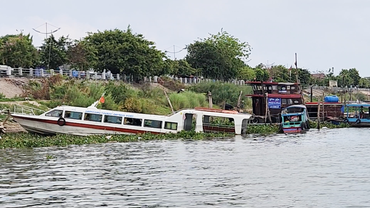 Hướng dẫn viên của tàu Hàng Châu đã qua đời sau tai nạn trên sông Tiền