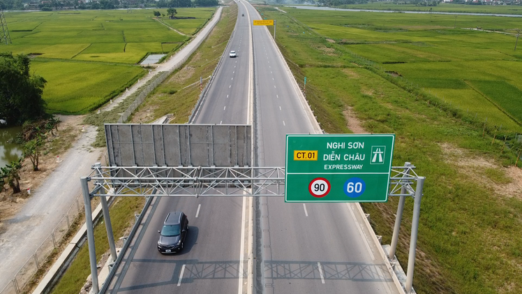 Flycam khánh thành hai tuyến cao tốc Cam Lâm - Vĩnh Hảo và Diễn Châu - Bãi Vọt