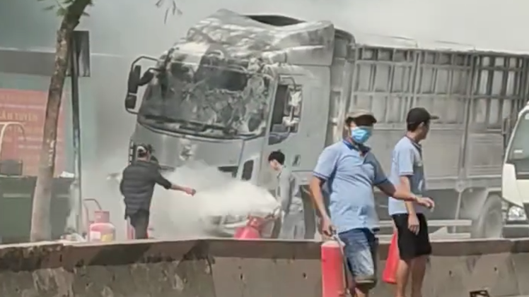 Cháy xưởng sản xuất bột nhang, 2 người chết ở Bình Chánh