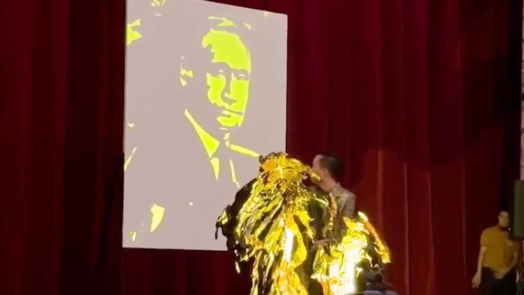 Độc đáo màn trình diễn điêu khắc ánh sáng dành tặng Tổng thống Putin