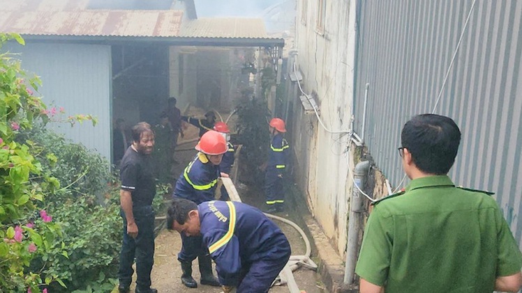 Cháy nhà trọ ở Đà Lạt, trong phút chốc một người mẹ mất cả 3 con