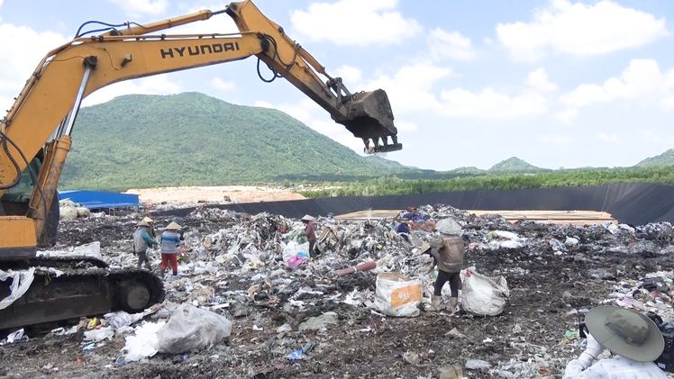 Doanh nghiệp chôn lấp rác thải ở Bà Rịa - Vũng Tàu bị phạt 1,2 tỉ đồng vì xả thải gây ô nhiễm