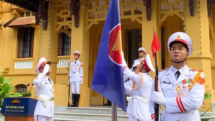 Video Lễ thượng cờ kỷ niệm 57 năm ngày thành lập ASEAN ở Hà Nội