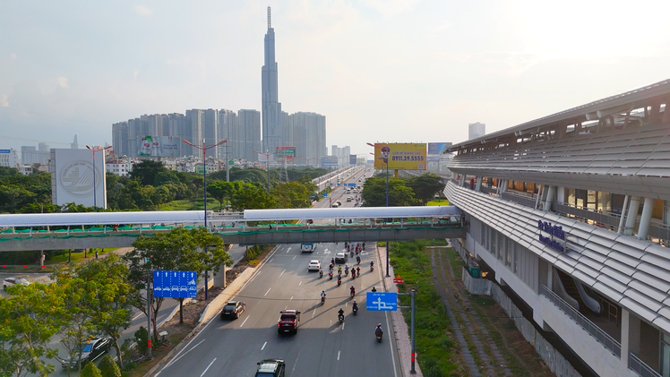 Gấp rút hoàn thành các cầu đi bộ kết nối ga metro số 1 TP.HCM