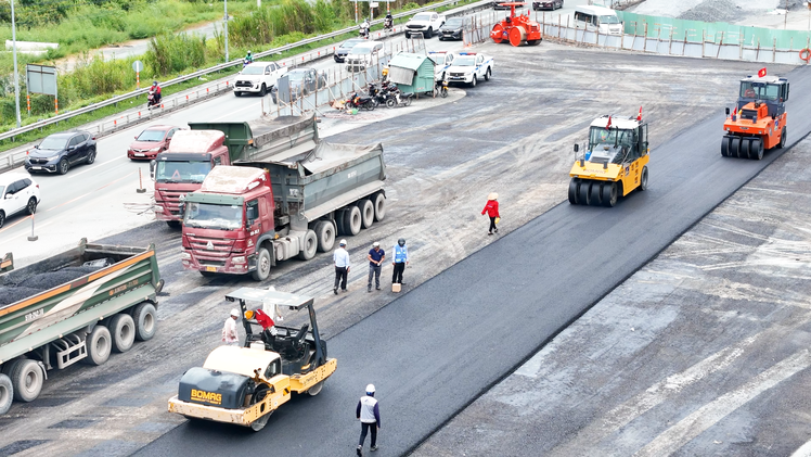 Dự án nút giao hiện đại bậc nhất TP.HCM: Hàng trăm công nhân làm không nghỉ lễ