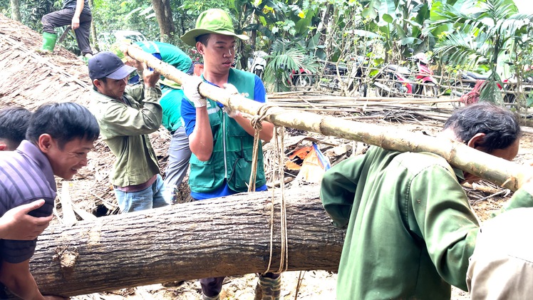 Thanh niên tình nguyện TP.HCM giúp người dân Lào Cai, Tuyên Quang khắc phục hậu quả bão lũ