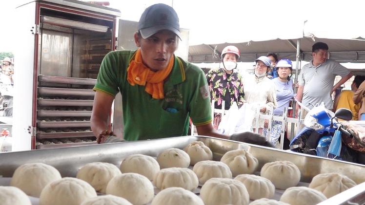 Bánh bao, bánh xèo miễn phí tại lễ giỗ Anh hùng dân tộc Nguyễn Trung Trực