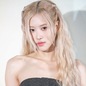 Rosé (BLACKPINK) thử nghiệm phong cách mới sau khi rời YG