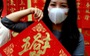 Các thư pháp gia người Hoa viết liễn đối cho chữ làm từ thiện mừng xuân